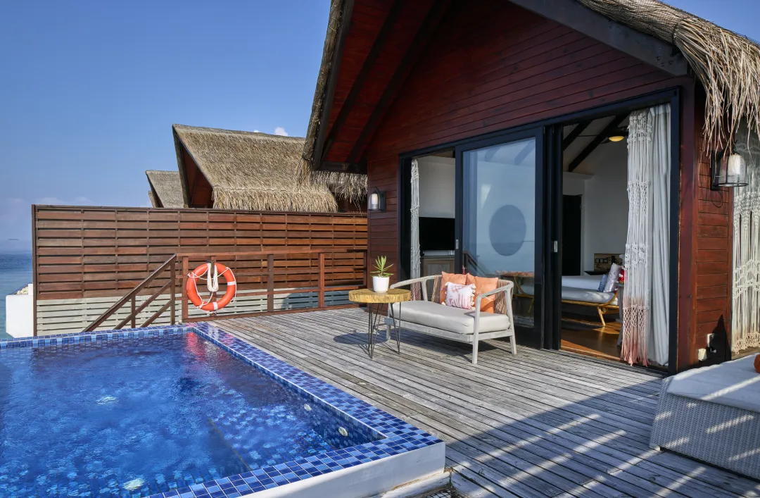 Grand Park Kodhipparu - Reef Pool Water Villa - Deck