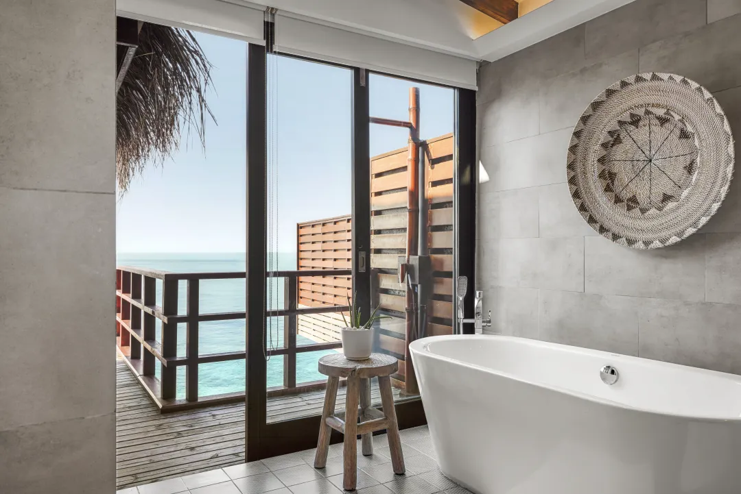 Grand Park Kodhipparu - Reef Pool Water Villa -Bathtub