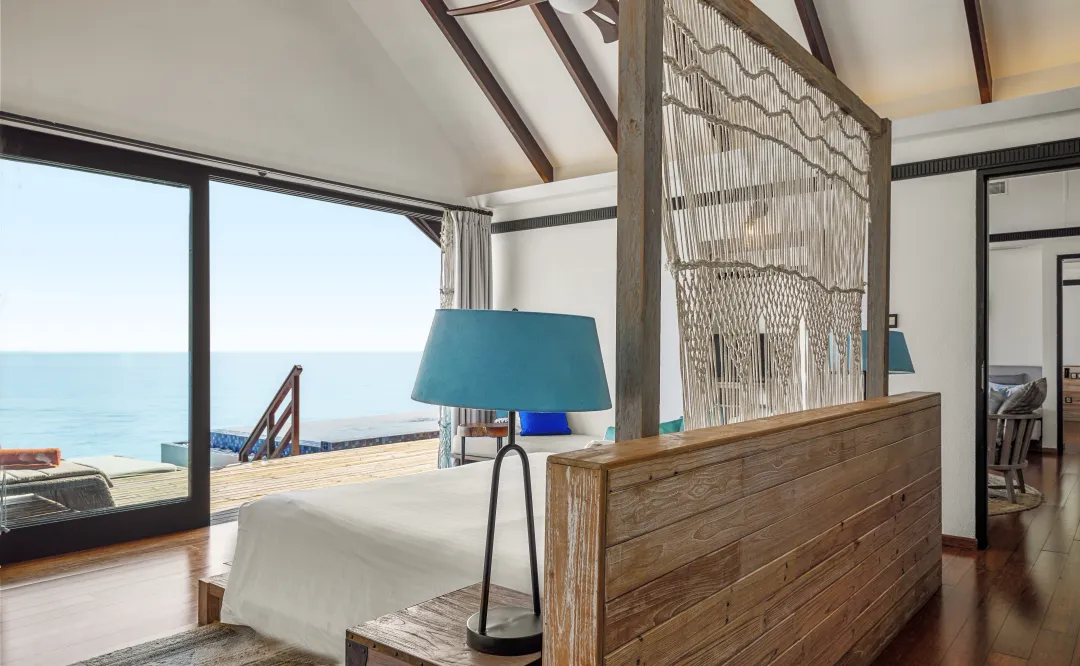 Grand Park Kodhipparu - Reef Pool Water Villa - Bed View