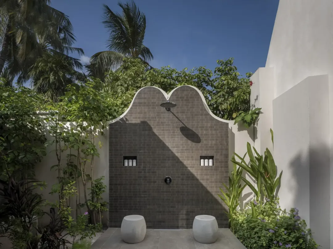 Deluxe Beach Villa with Pool - Outdoor Shower
