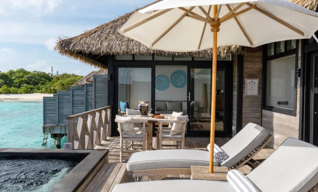 Sunset Water Villa with Infinity Pool - Sun Lounge