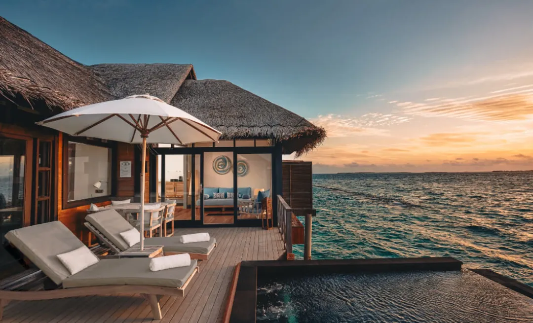 Sunset Water Villa with Infinity Pool - Pool View