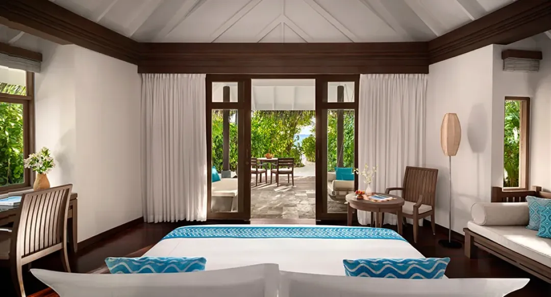 SUNRISE BEACH VILLA - Bedroom with Sea View