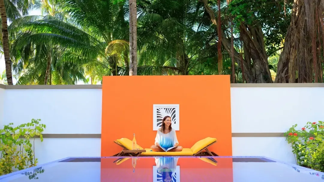 Velavaru Two Bedroom Pool Villa - Pool Lounge
