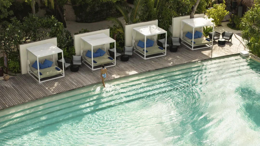 Constance Halaveli - Pool Cabana