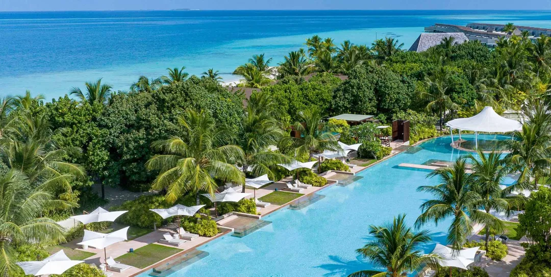 Kuda Villingili - Pool Aerial View