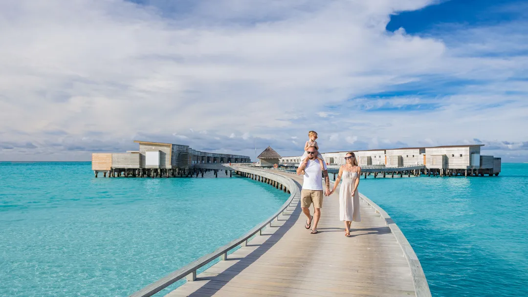 Kuda Villingili - Walk Way to Villa