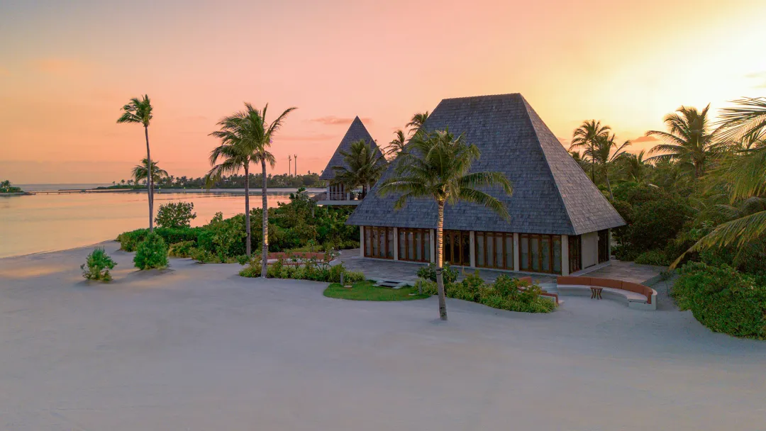 Kuda Villingili -The Club Slider