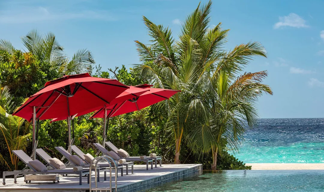 NH Collection Maldives Havodda Resort - Infinity Pool