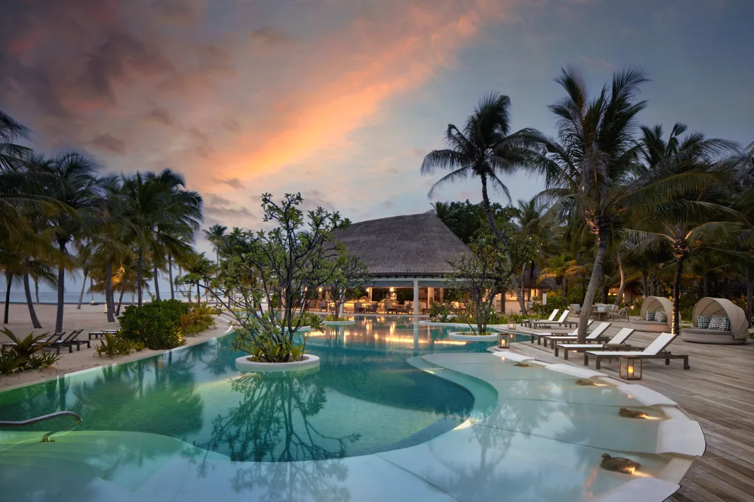 Six Senses Kanuhura - Swimming Pool