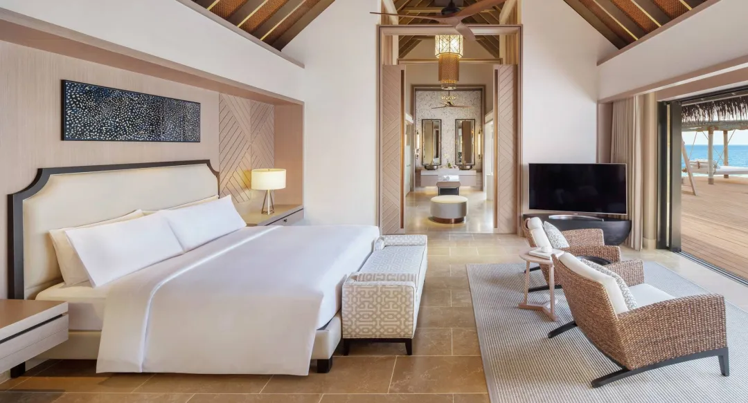 Reef Villa with Pool - King Bed With View