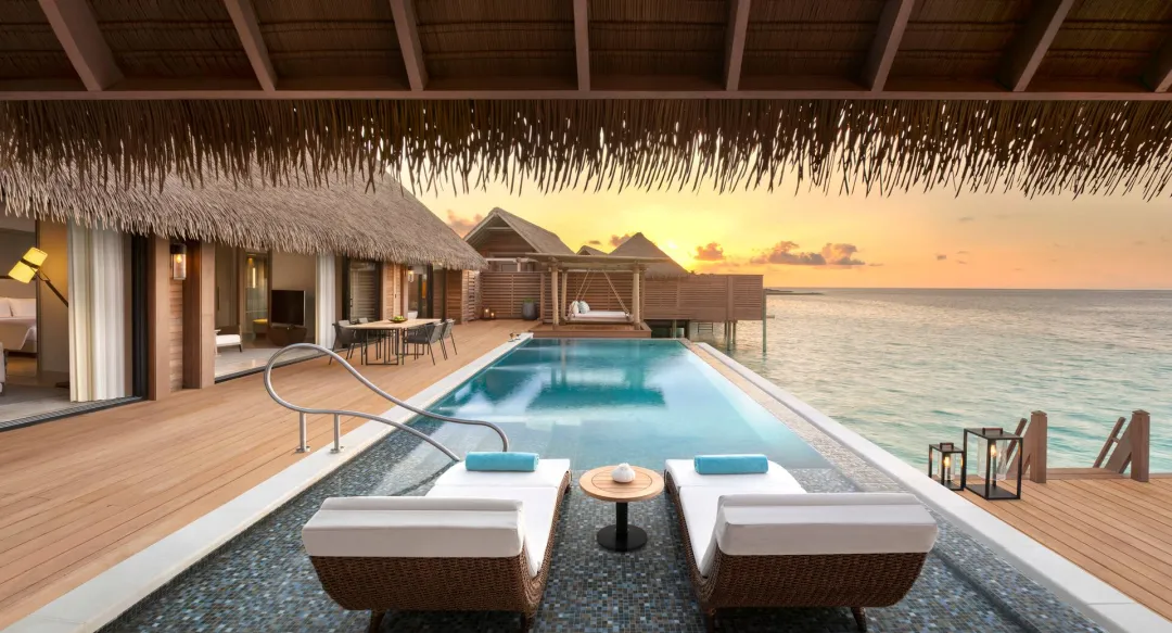 Reef Villa with Pool - Pool with Lounge
