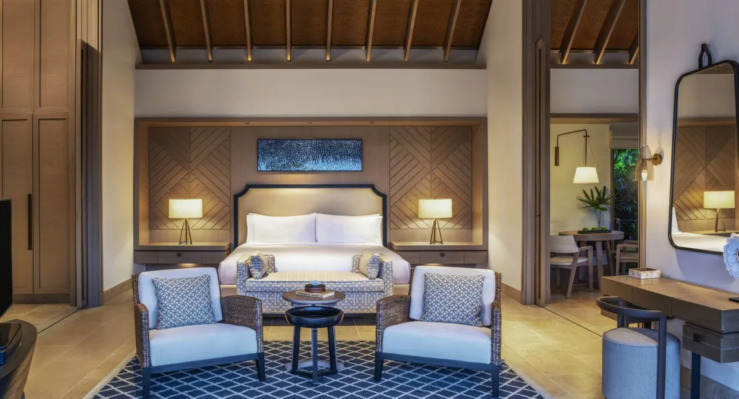 Grand Beach Villa With Pool - King Bed