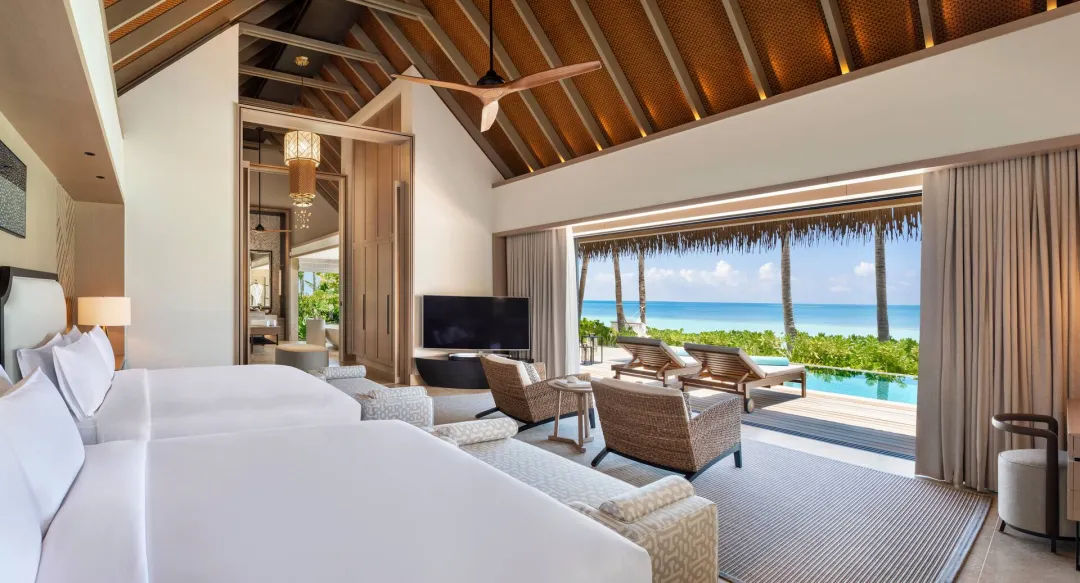 Grand Beach Villa With Pool - Two Queen Bed with Sea View