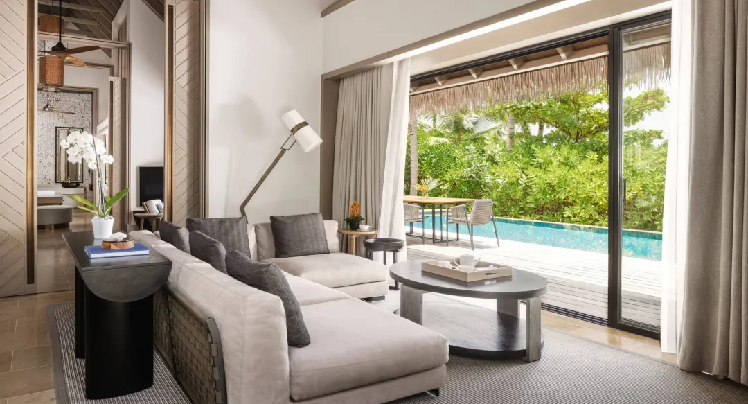 Grand Beach Villa With Pool - Seating Aeria