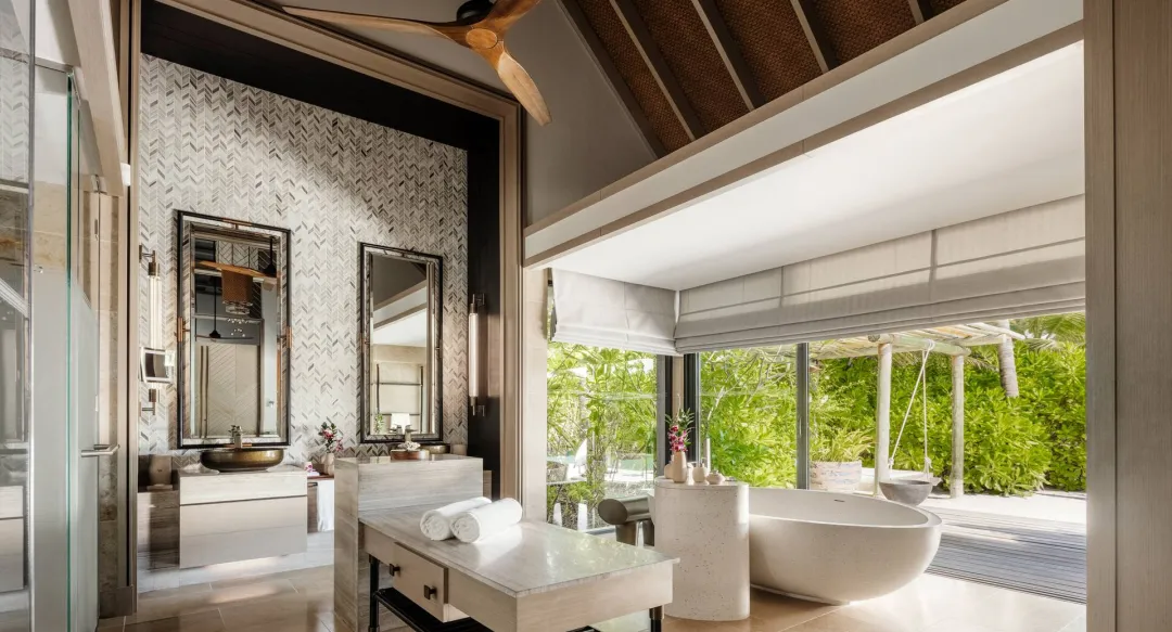 Grand Beach Villa With Pool -Bathroom