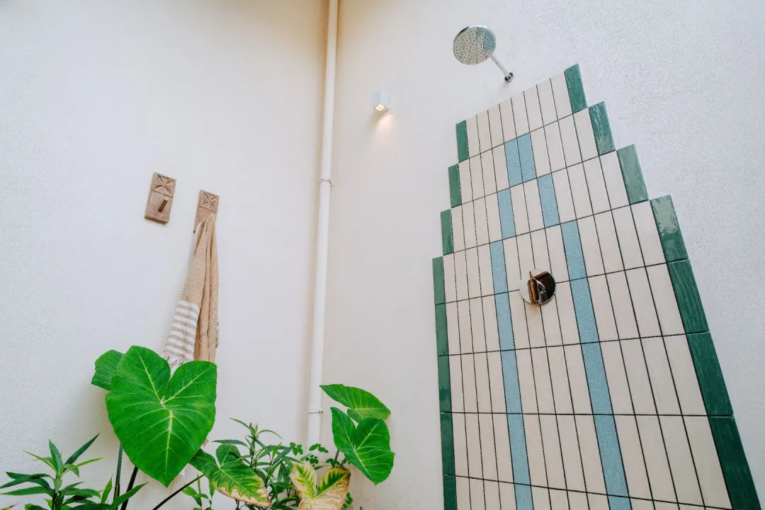Matemwe-Attitude-Beachfront-Villa-Outdoor-Shower