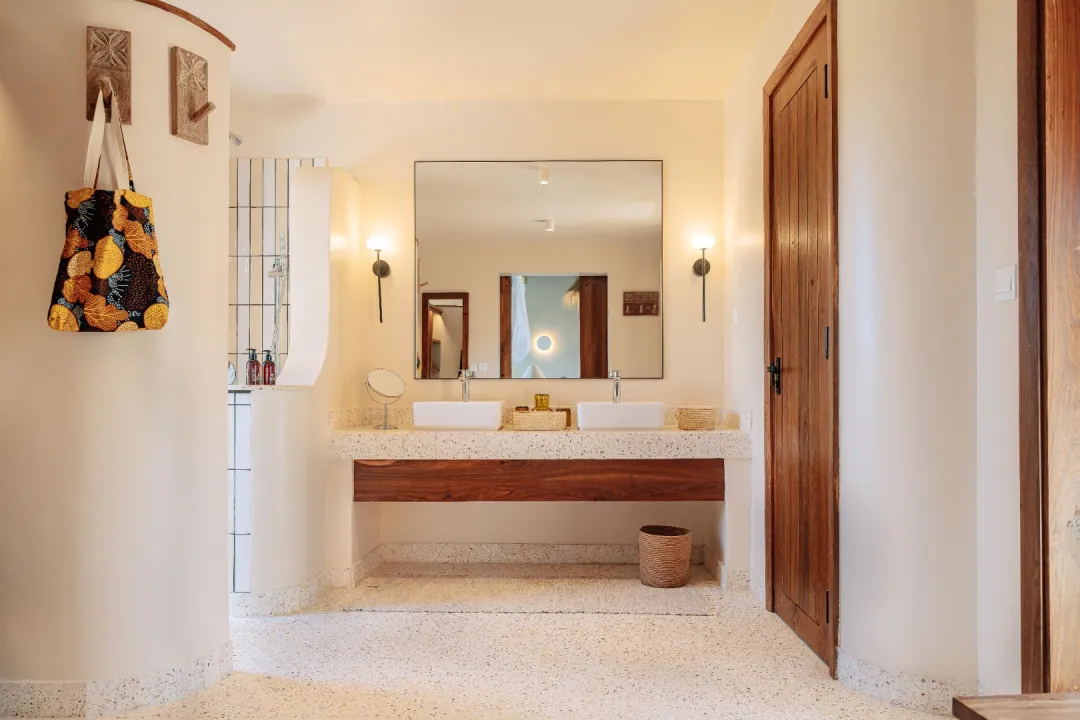 Matemwe-Attitude-Swim-up-Villa-Bathroom