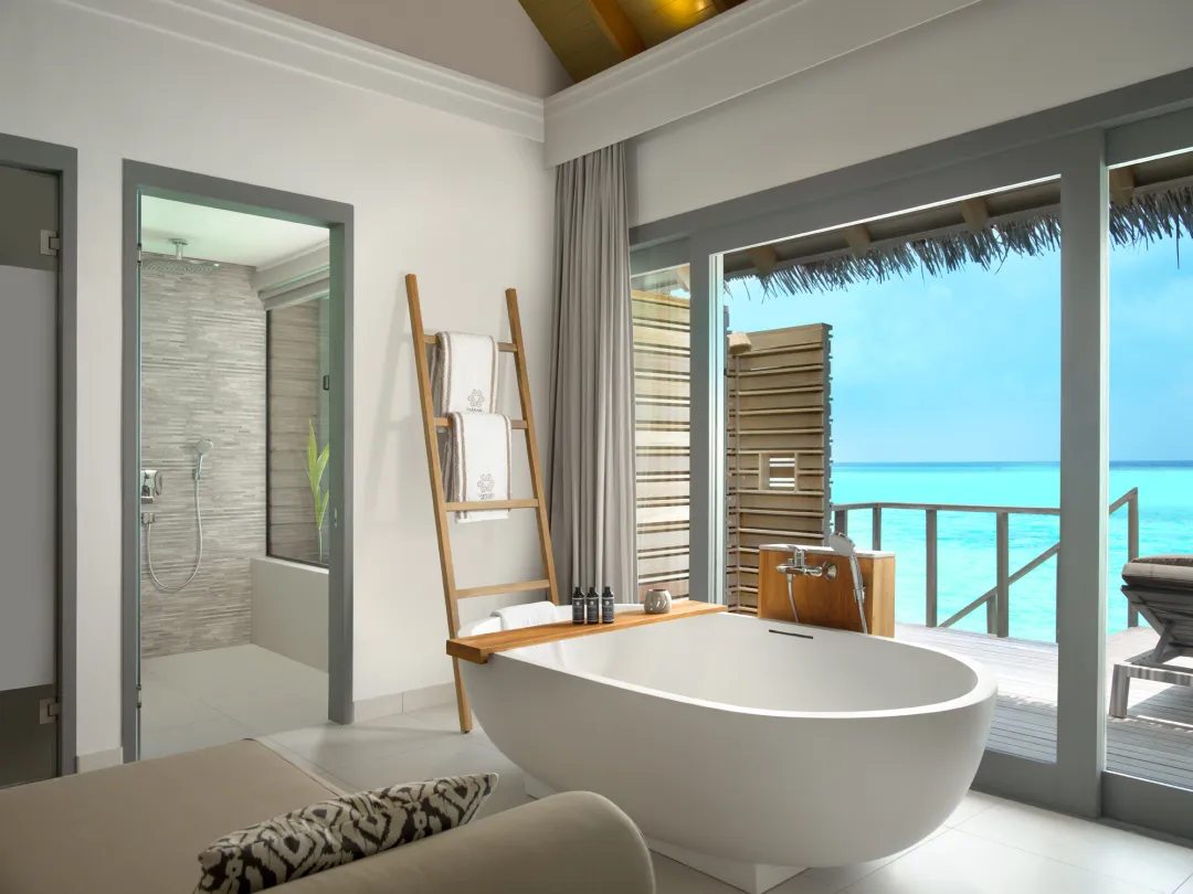 Vakkaru - Over Water Villa Bathroom