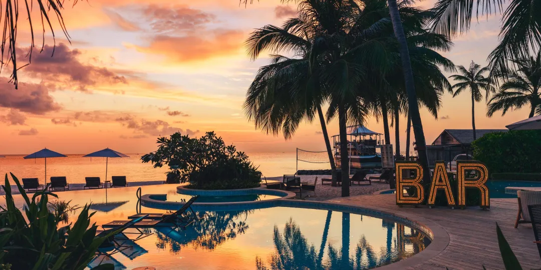 InterContinental-Maldives-Pool-Bar