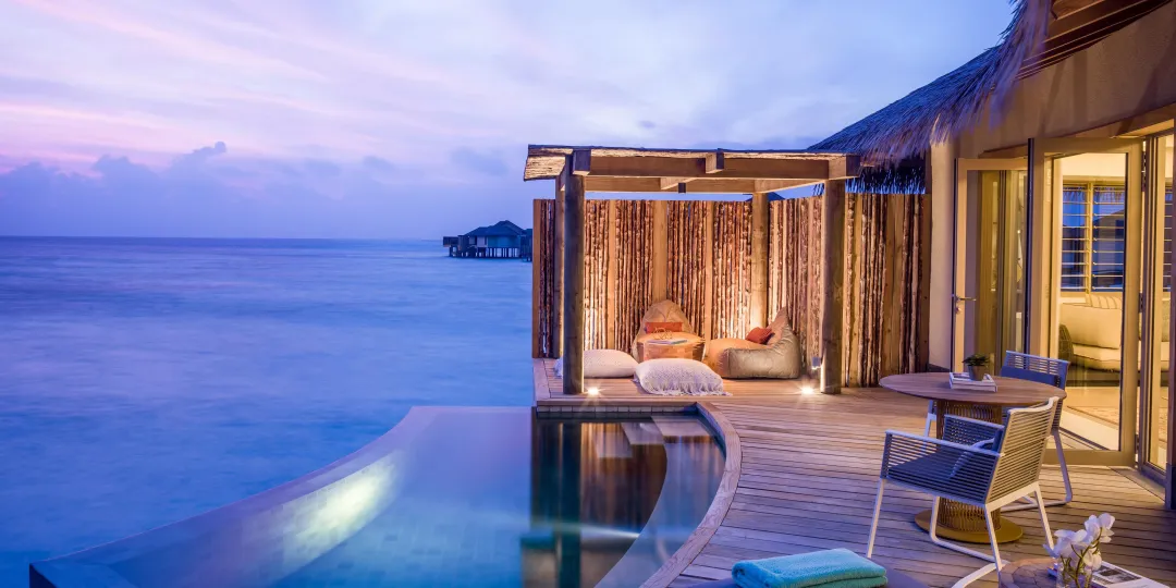 InterContinental-Maldives-Waterpool-at-Sunset