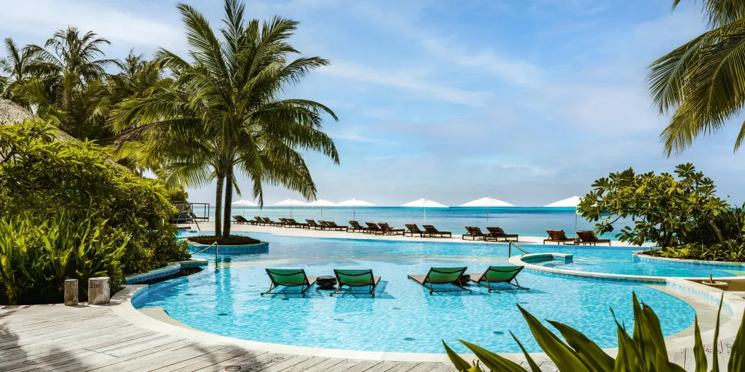 InterContinental-Maldives-Main-Pool