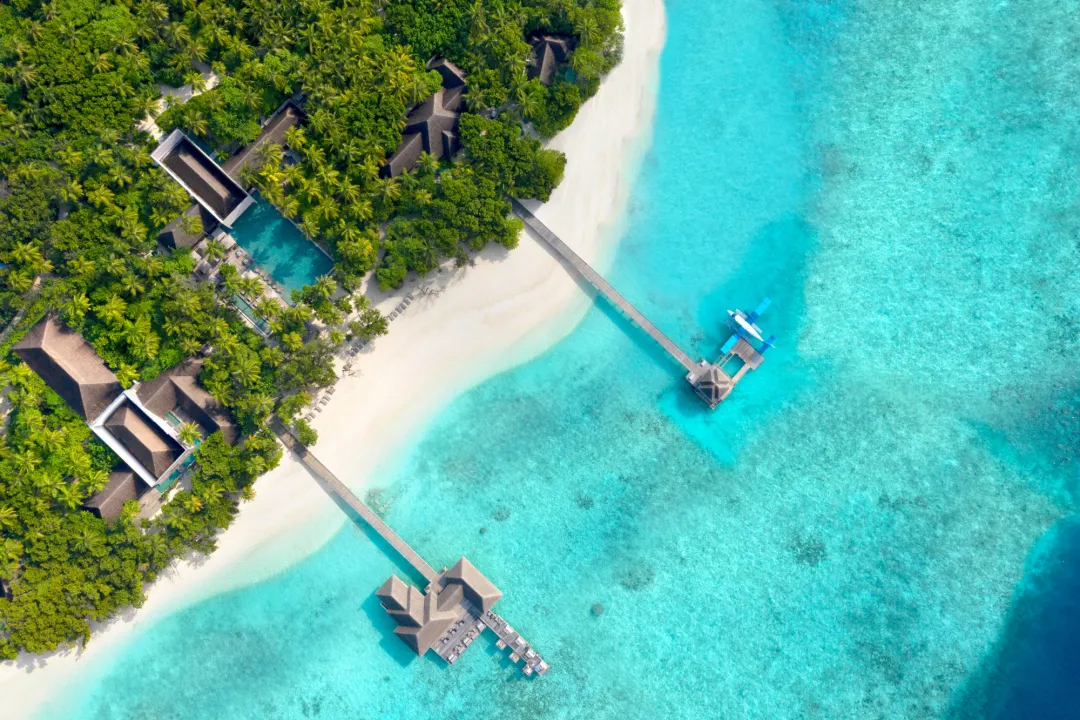 Vakkaru Maldives - Jetty and Lagoon Bar