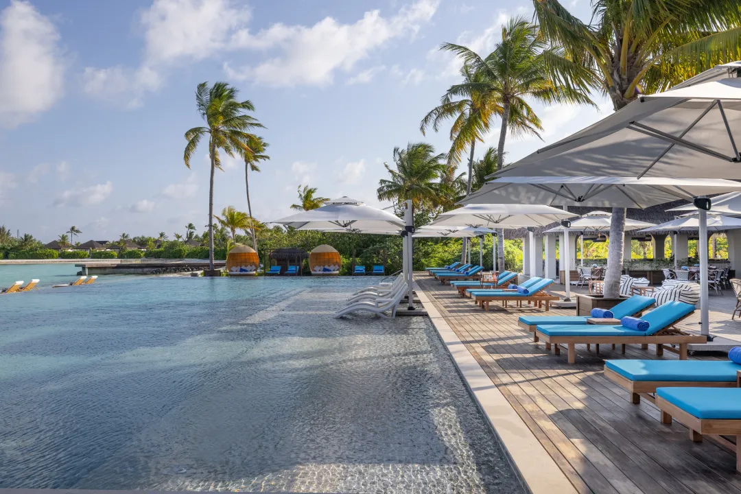 dusitD2 Feydhoo Maldives - Pool Lounge View