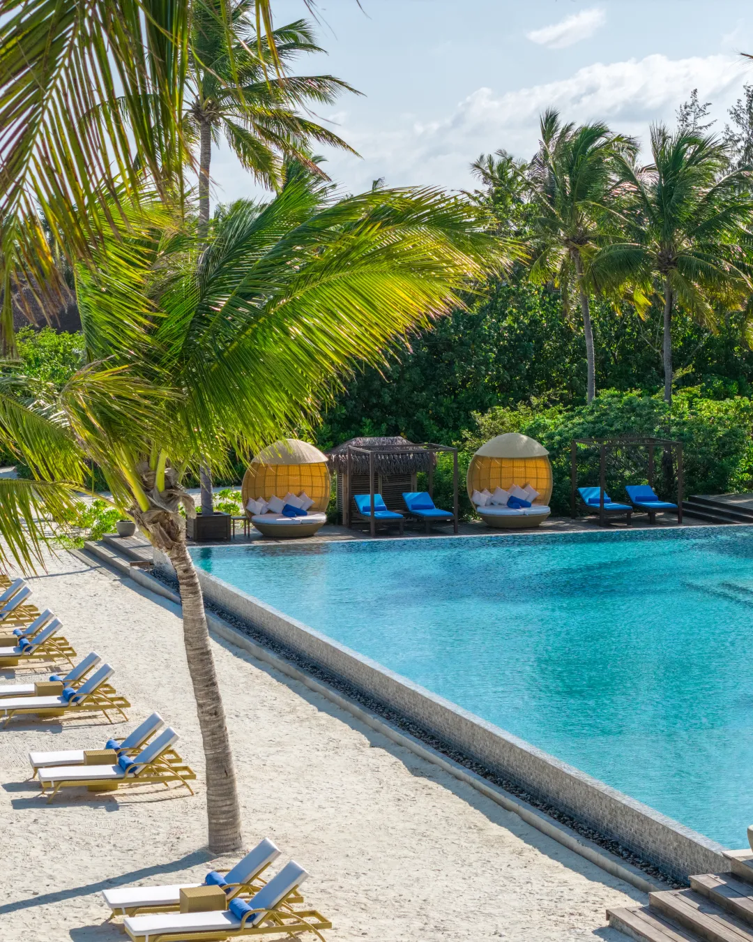 dusitD2 Feydhoo Maldives - Pool