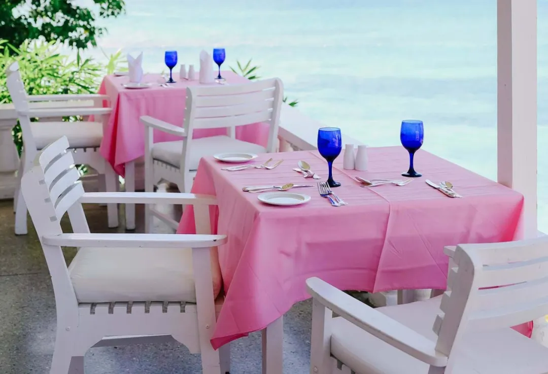 Jamaica-Inn-Dining-Set-Up