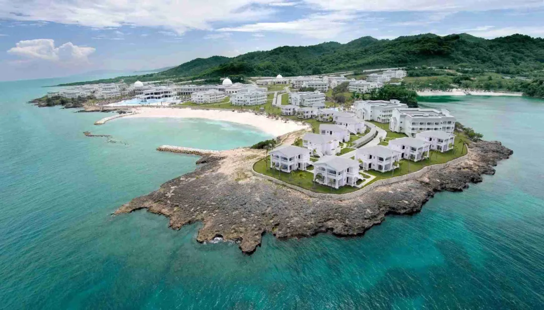 Grand Palladium Lady Hamilton Resort Spa - Exterior View