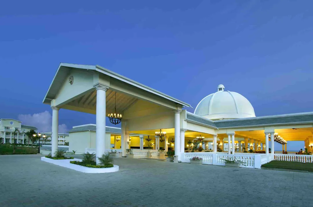 Grand Palladium Lady Hamilton Resort Spa - Hotel Entrance