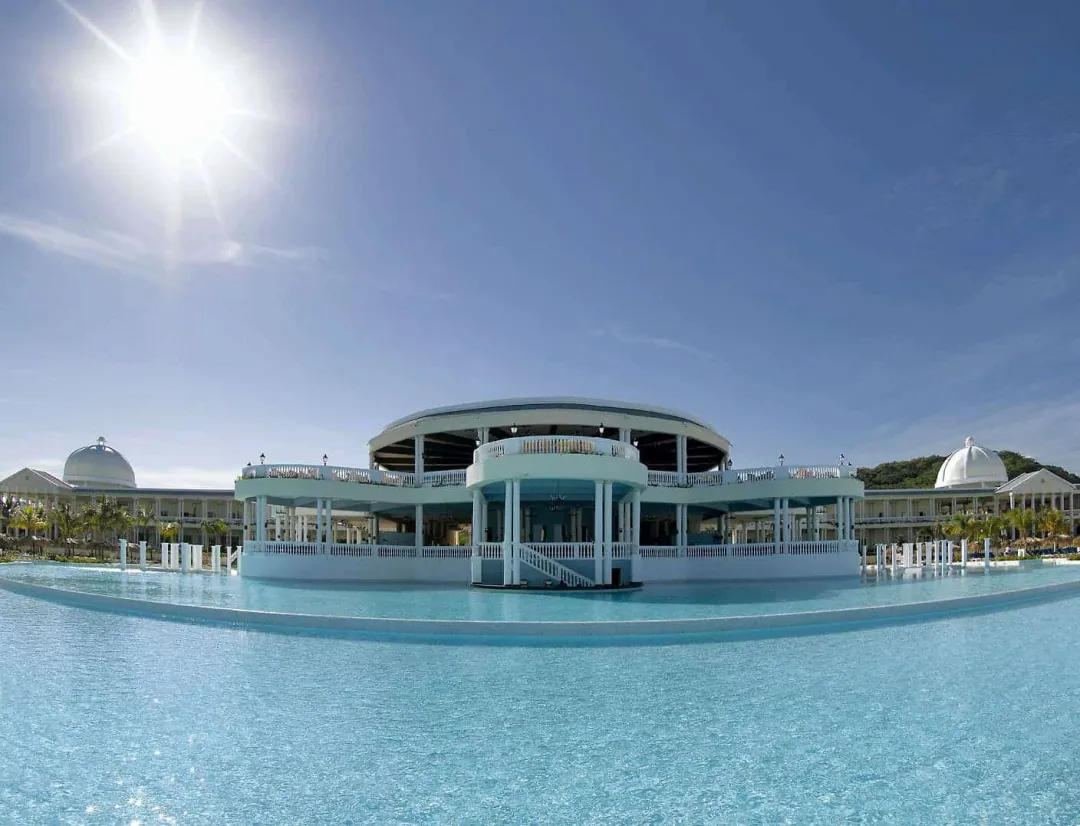 Grand Palladium Lady Hamilton Resort Spa - Pool Bar
