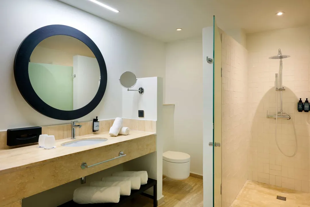 Junior Suite Oceanfront - Bathroom View