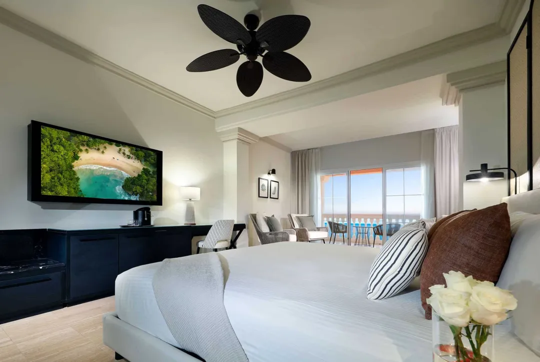 Junior Suite Oceanfront - Bedroom View