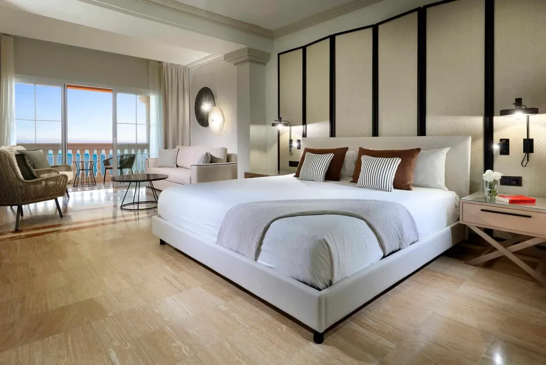 Junior Suite Oceanfront - Bedroom