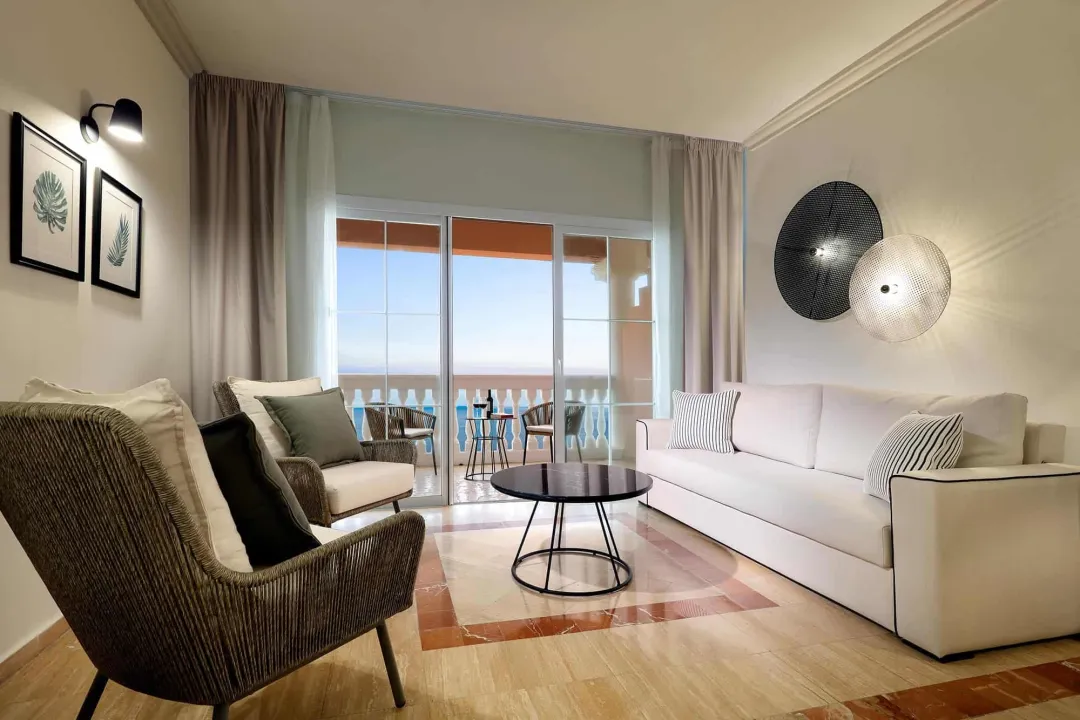 Junior Suite Oceanfront - Seating Aeria