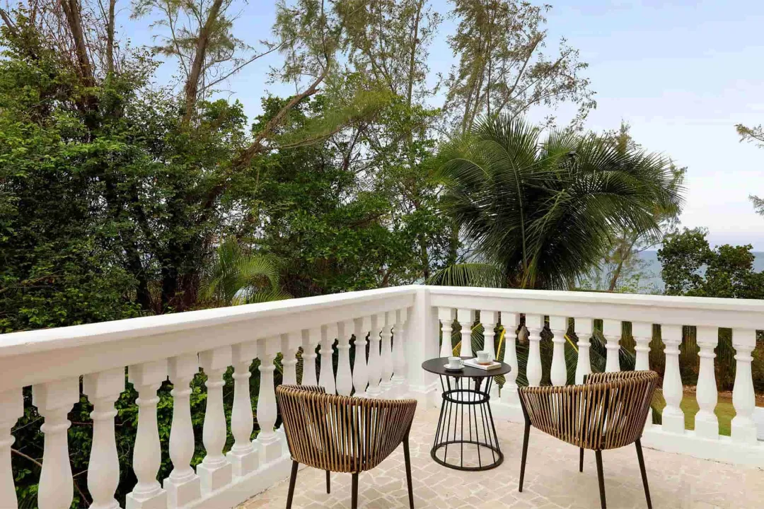 Suite Oceanfront - Balcony Lounge