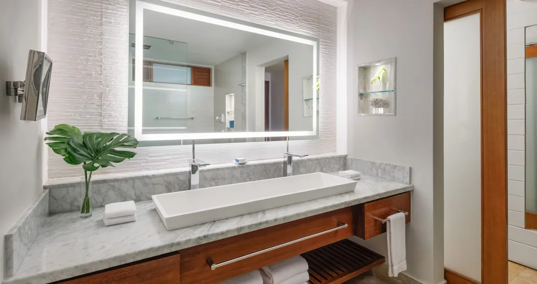 Club Sandals - Bathroom