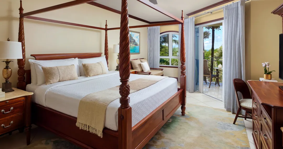 Mediterranean Club Level Suite - VS - Bedroom