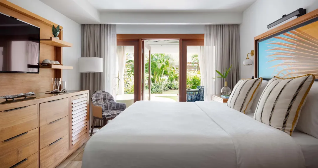 Caribbean Poolside Luxury Walkout with Patio Tranquility Soaking Tub - WPL - Bedroom