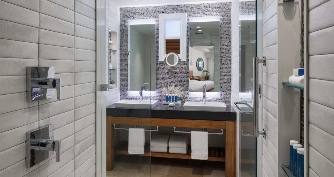 Royal Beachfront Club Suite with Balcony Tranquility Soaking Tub - BCS - Bathroom