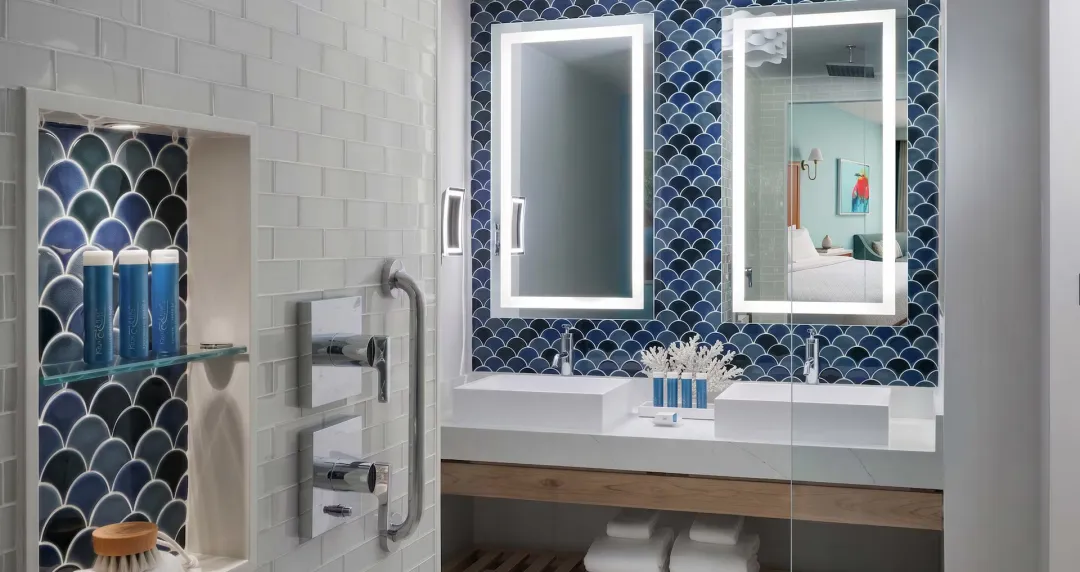 Crystal Lagoon Hideaway Swim-up Club Level Jr. Suite with Patio Tranquility Soaking Tub - HSUP - Bathroom