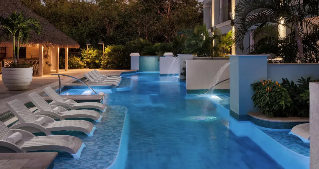 Crystal Lagoon Hideaway Swim-up Club Level Jr. Suite with Patio Tranquility Soaking Tub - HSUP - Pool