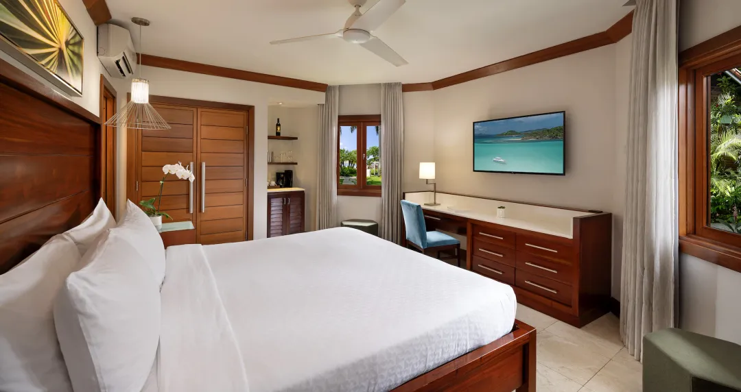 Longshore Oceanview Luxury Walkout Room - WOL - Bedroom