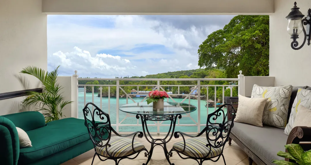 Imperial Oceanfront One Bedroom Butler Suite - MR - Balcony Lounge