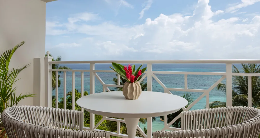 Royal Oceanfront One Bedroom Butler Suite -1R - Balcony Lounge