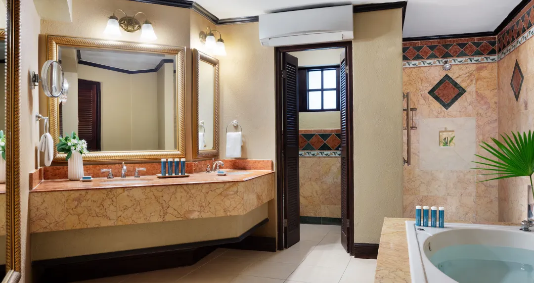 Grand Duchess Oceanfront Verandah Butler Suite - HVR - Bathroom