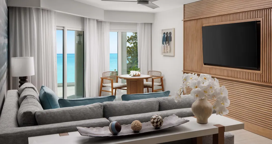 Longbeach Beachfront One Bedroom Butler Suite with Balcony Tranquility Soaking Tub - LB1 - Seating Aeria