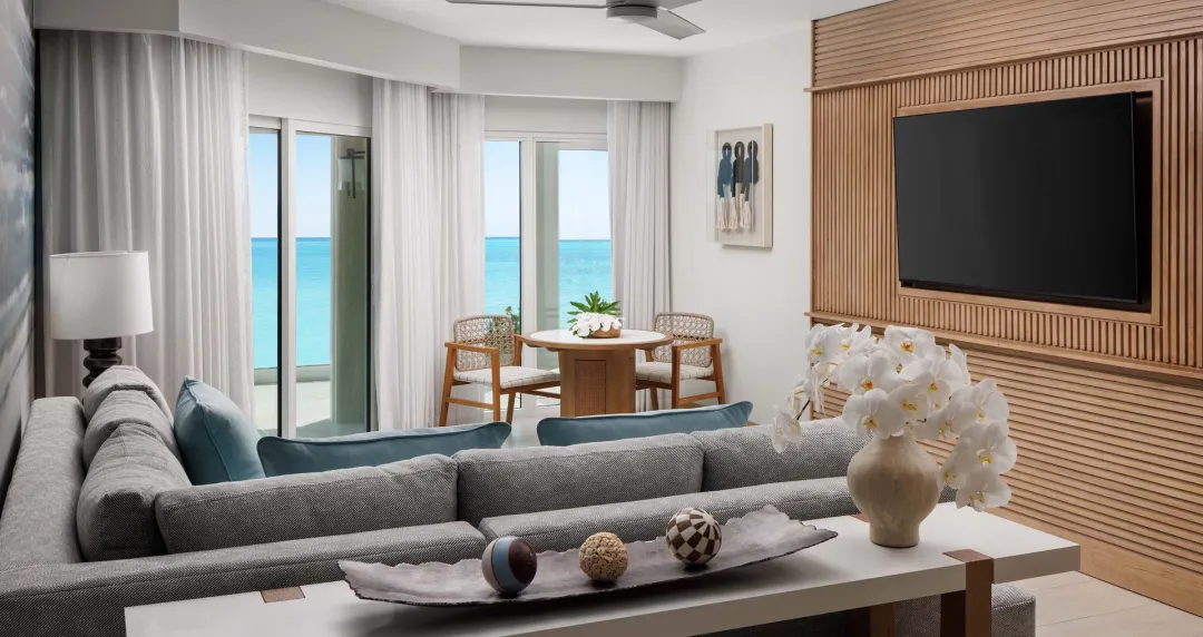 Longbeach Beachfront Penthouse One Bedroom Butler Suite with Balcony Tranquility Soaking Tub - LP1 - Seating Aeria